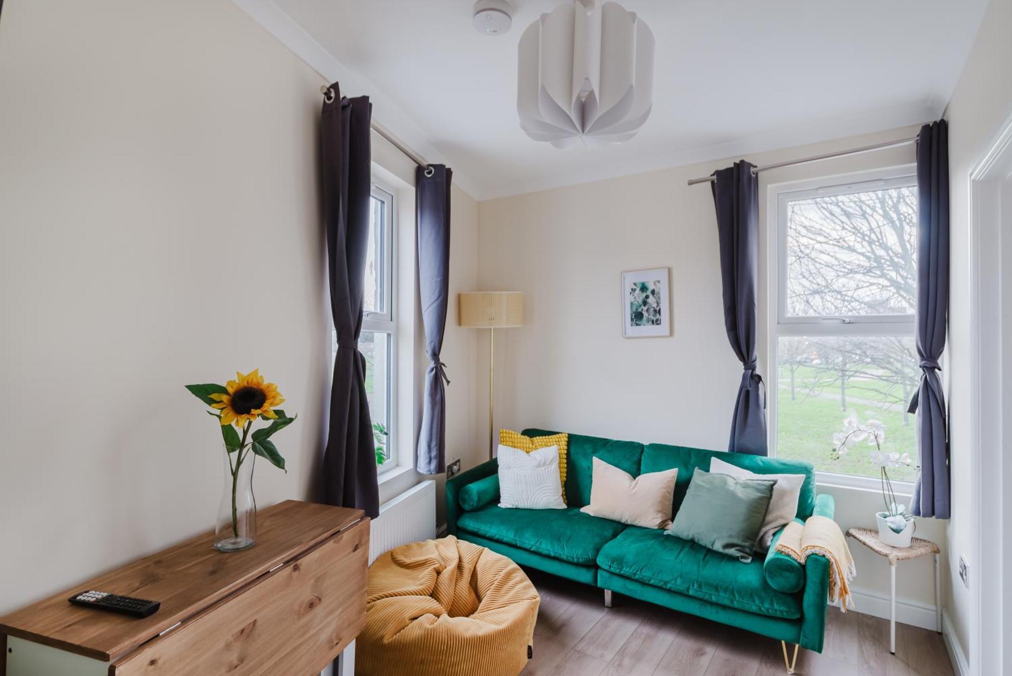 ロンドンModern Cosy Corner Flat 3 Bed And Loft Sleep 7 Peopleアパートメント エクステリア 写真