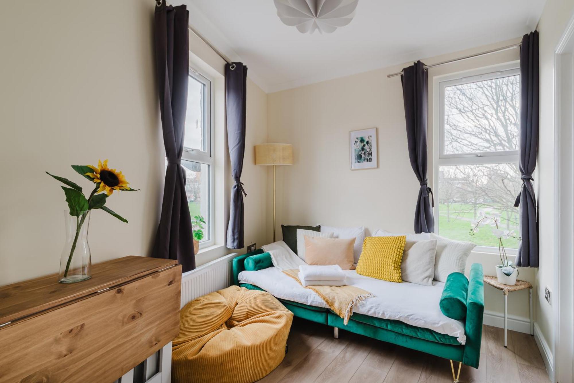 ロンドンModern Cosy Corner Flat 3 Bed And Loft Sleep 7 Peopleアパートメント エクステリア 写真
